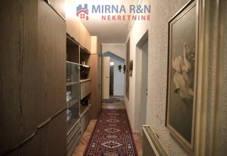 865. Na prodaju kuća 