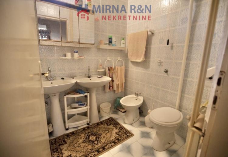 865. Na prodaju kuća 