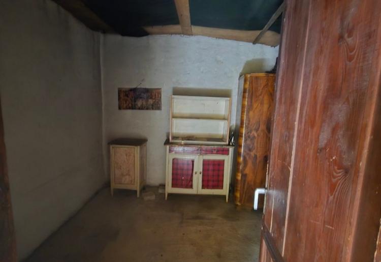 865. Na prodaju kuća 