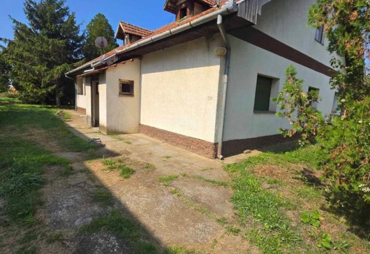 865. Na prodaju kuća 