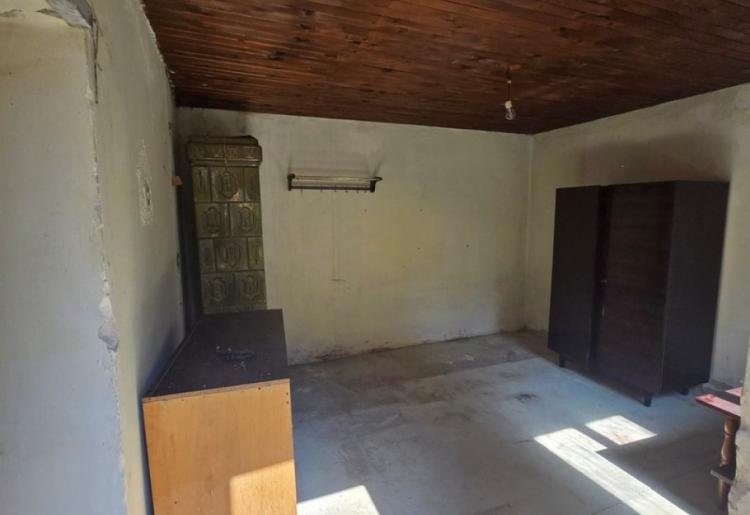 865. Na prodaju kuća 