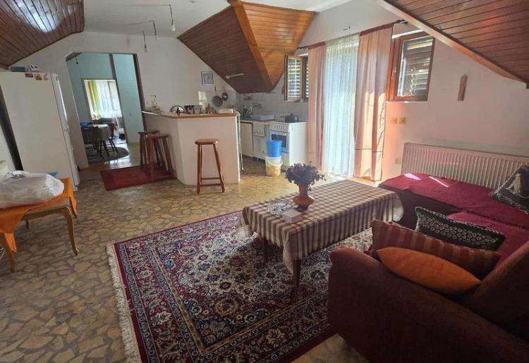 871. Na prodaju kuća 