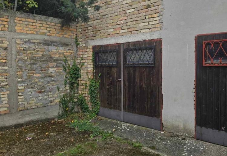 874. Na prodaju garaža 