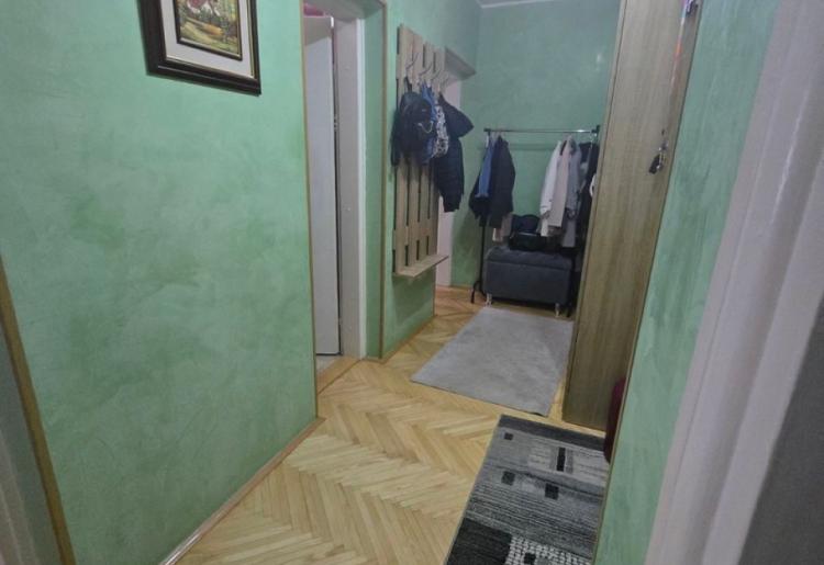 876. Na prodaju stan 