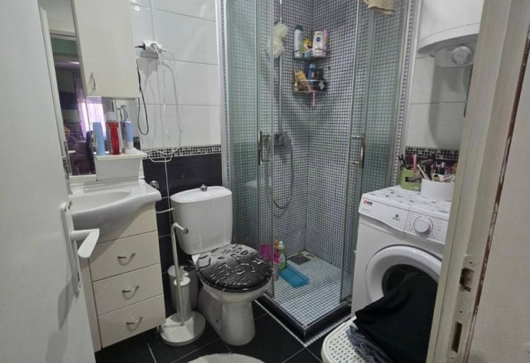 876. Na prodaju stan 