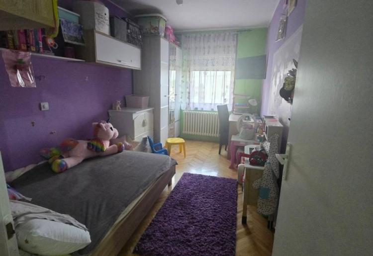 876. Na prodaju stan 