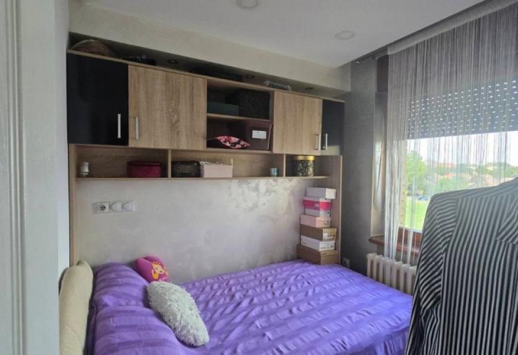 876. Na prodaju stan 