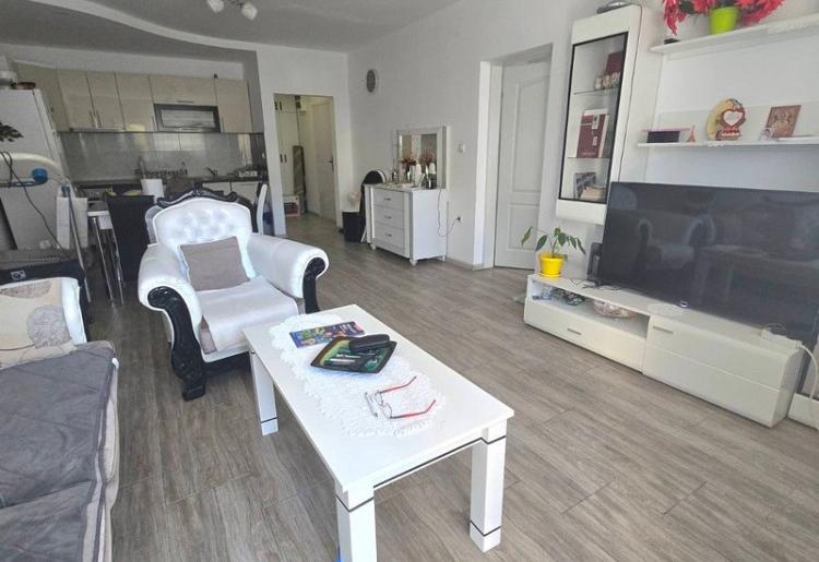 889. Na prodaju dvosoban stan 