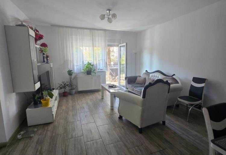 889. Na prodaju dvosoban stan 