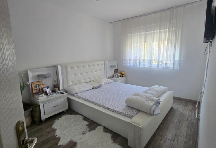 889. Na prodaju dvosoban stan 