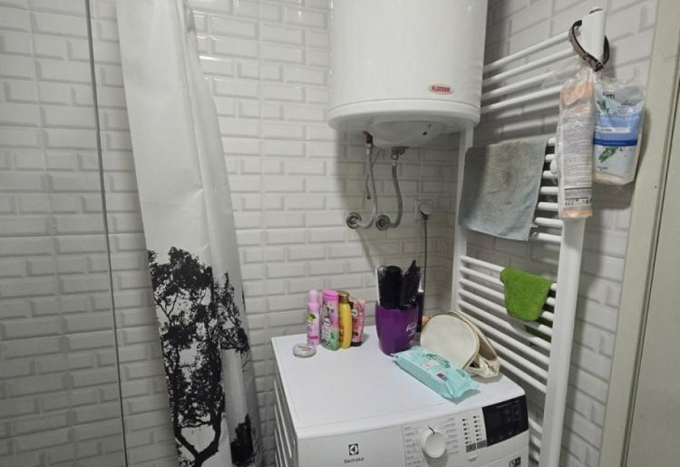 889. Na prodaju dvosoban stan 