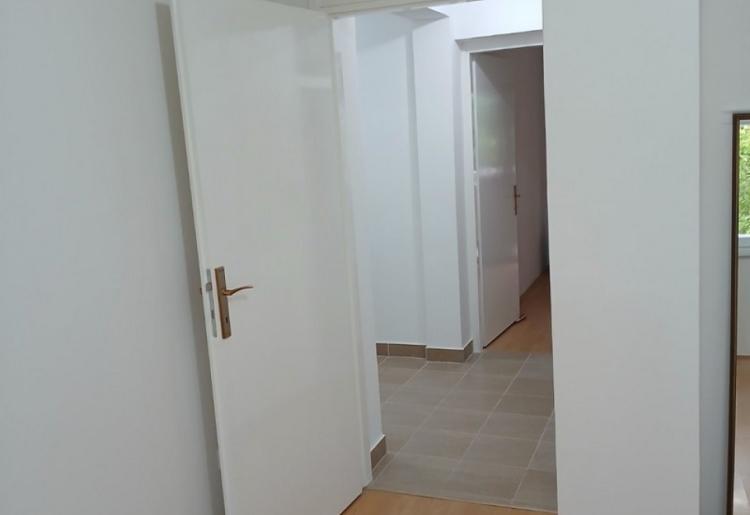 890. Na prodaju dvosoban stan 