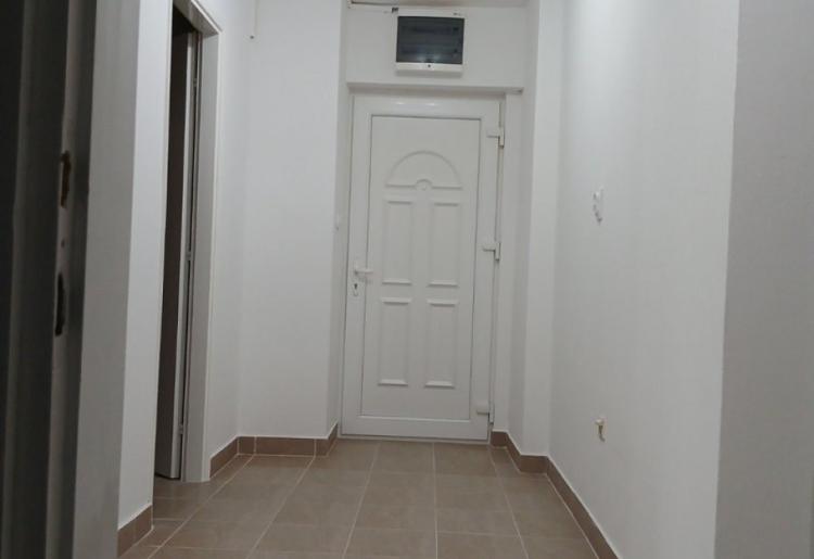 890. Na prodaju dvosoban stan 