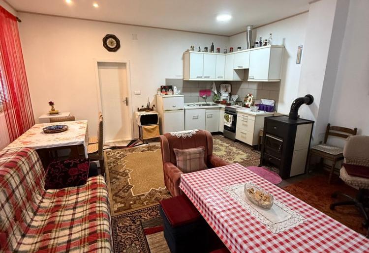 DVORIŠNI STAN, SOMBOR, šifra oglasa: 803. 