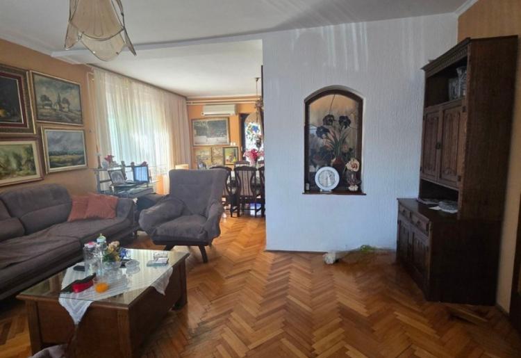 KUĆA,  SOMBOR, šifra oglasa: 940. 