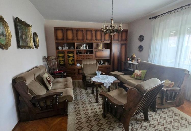 KUĆA, APATIN, šifra oglasa: 952.