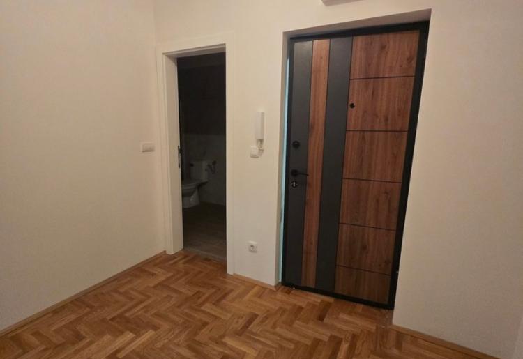 STAN, Sombor, sifra oglasa: 990.