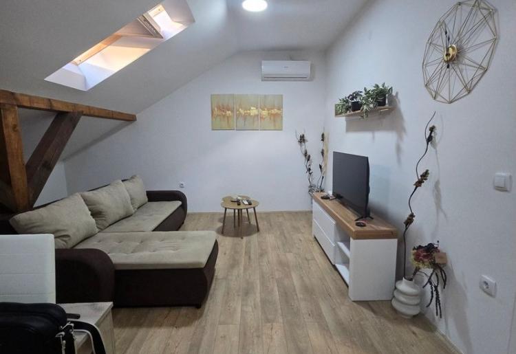 IZDAVANJE, STAN, SOMBOR, šifra oglasa: 999. 