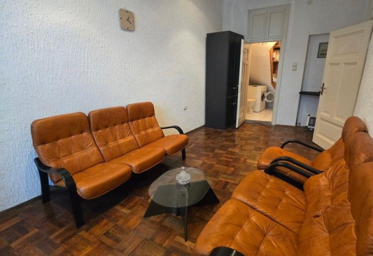 IZDAVANJE, POSLOVNI PROSTOR, SOMBOR, šifra oglasa: 1008