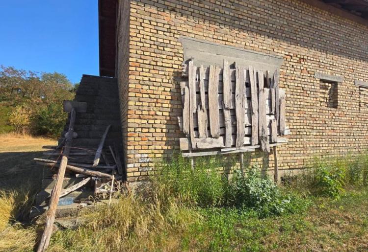 KUĆA, APATIN, šifra oglasa: 1020.