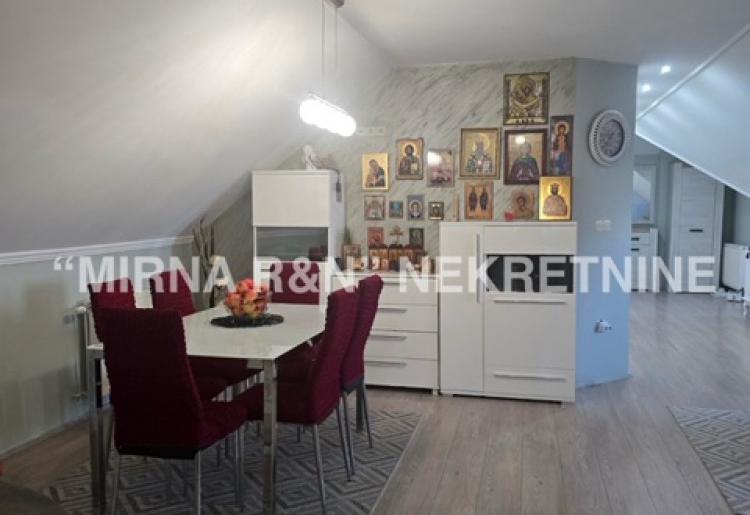 Na prodaju troiposoban stan u centru grada!