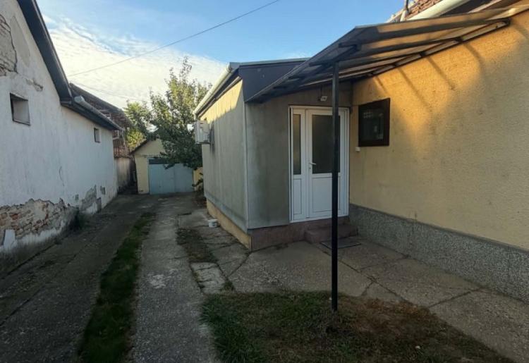 KUĆA, SOMBOR, šifra oglasa: 1049.