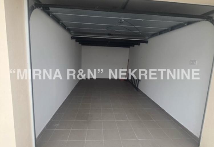 605. Na prodaju prelep jednoiposoban stan