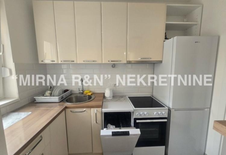 605. Na prodaju prelep jednoiposoban stan