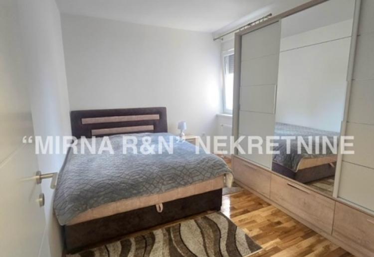 605. Na prodaju prelep jednoiposoban stan